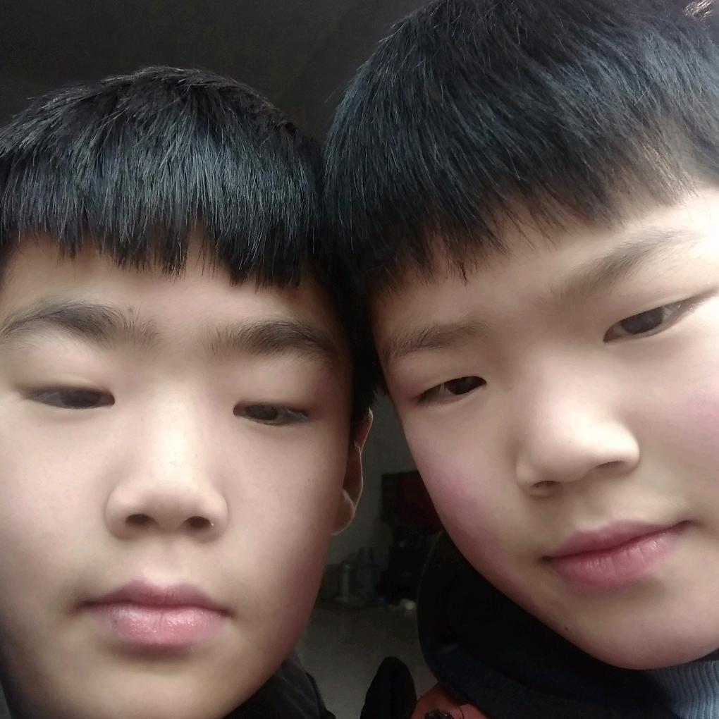 ；