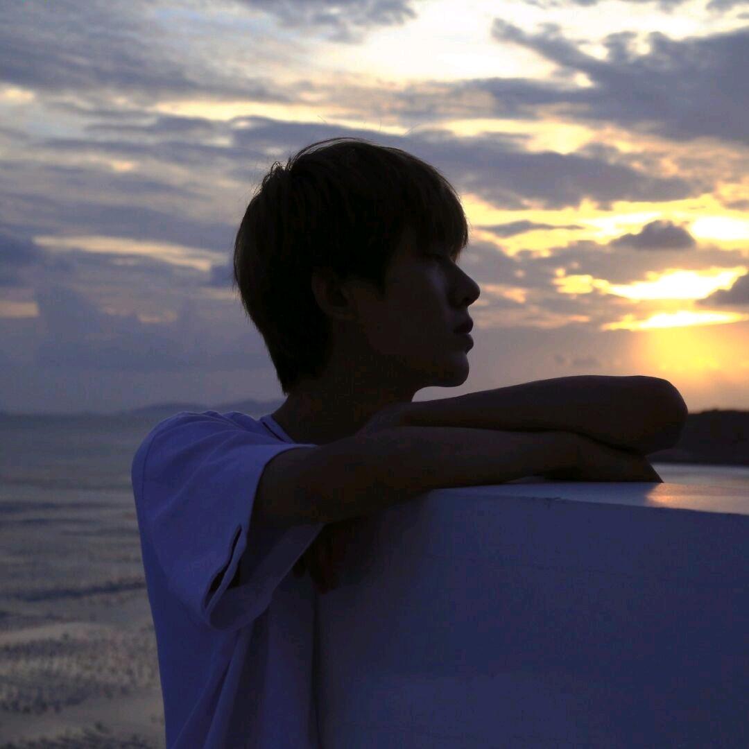 青丘有狐尚年少.