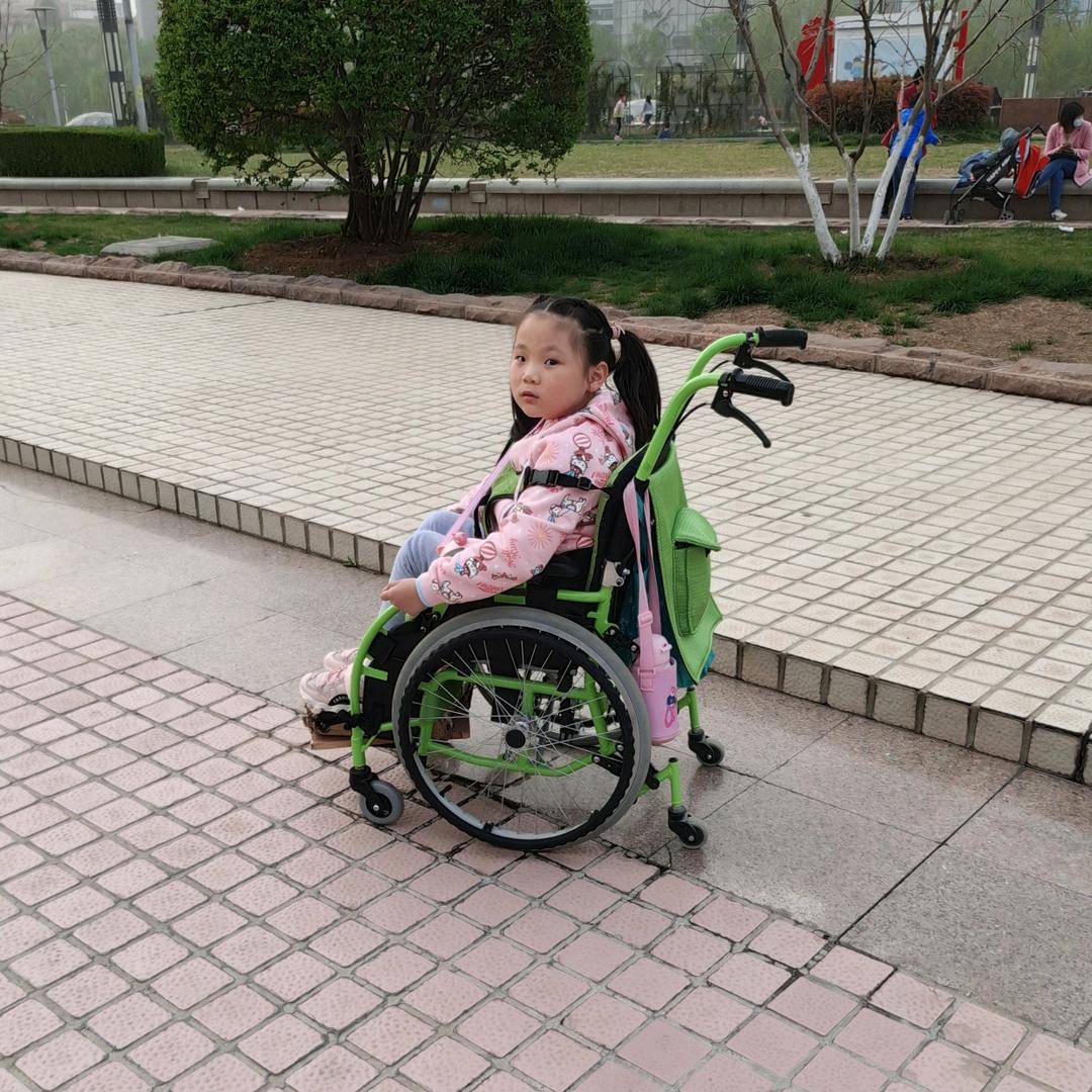 乐观的小女孩
