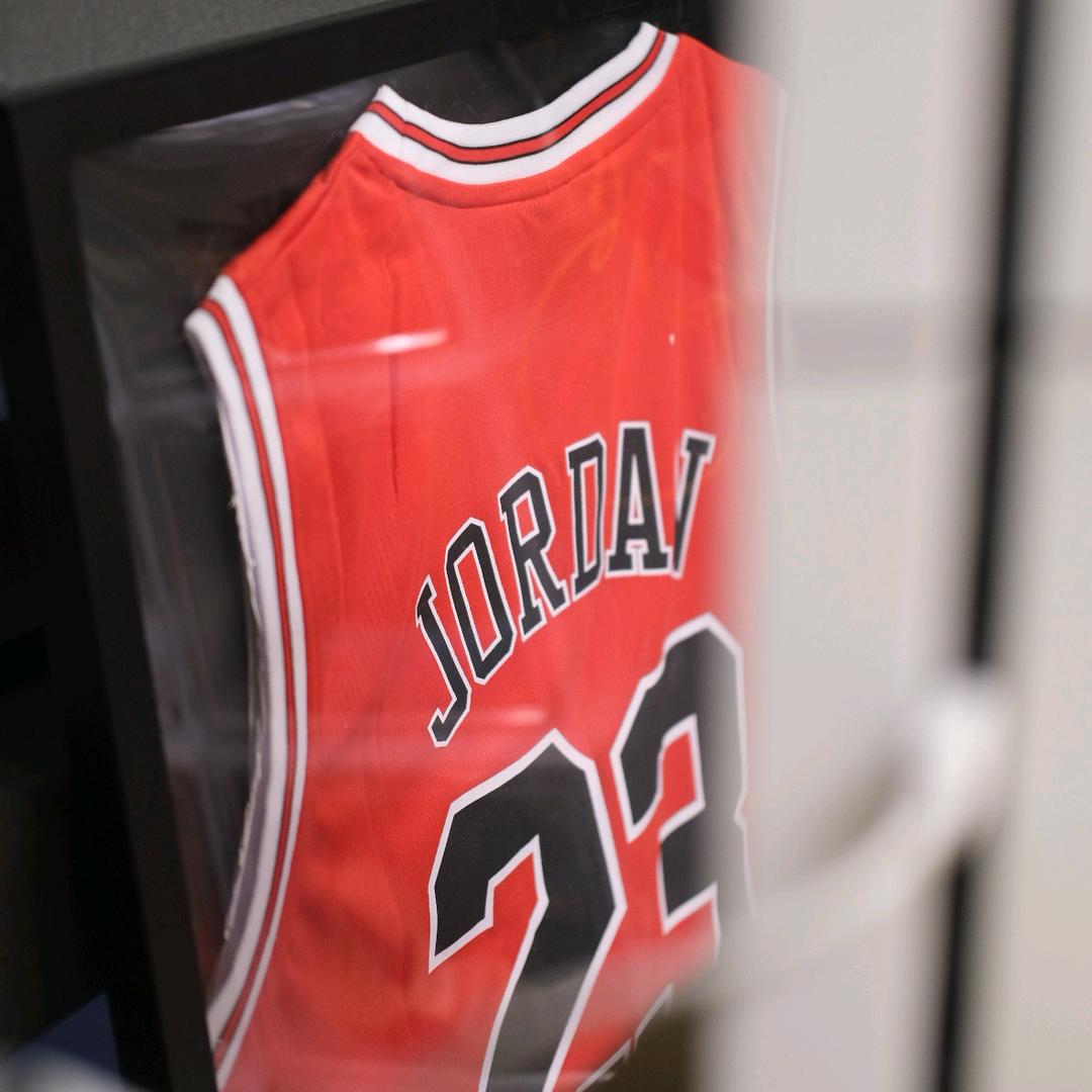 左秃右投（请关注宁波小洛熙事件）