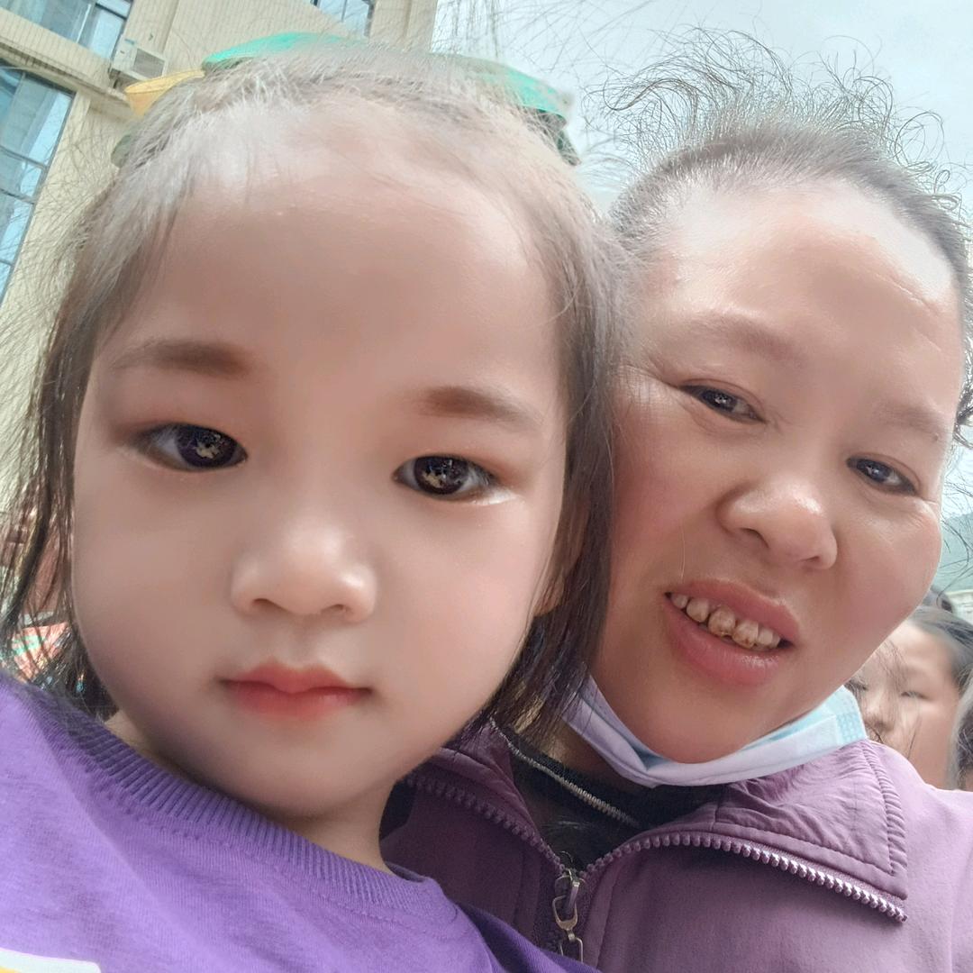 陈悦妍和吉学琴