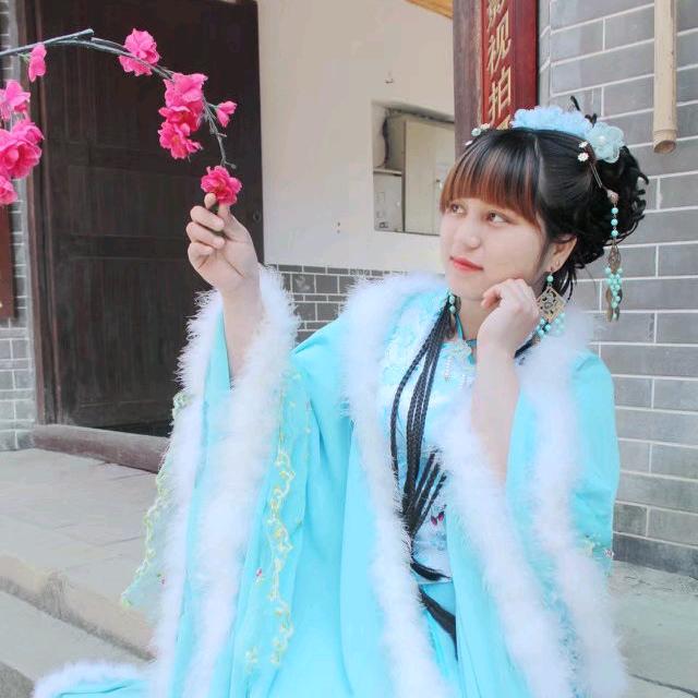 不会流泪的女汉子