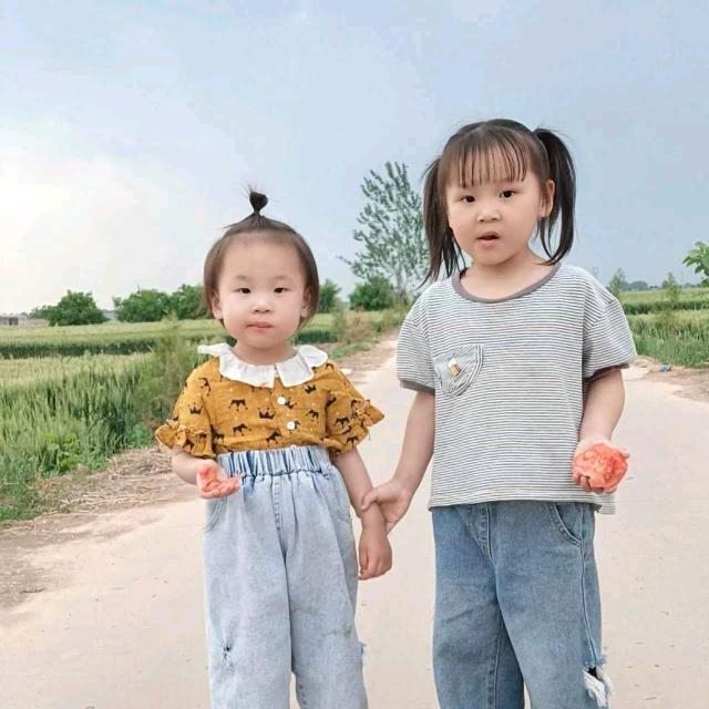 两个孙女的奶奶