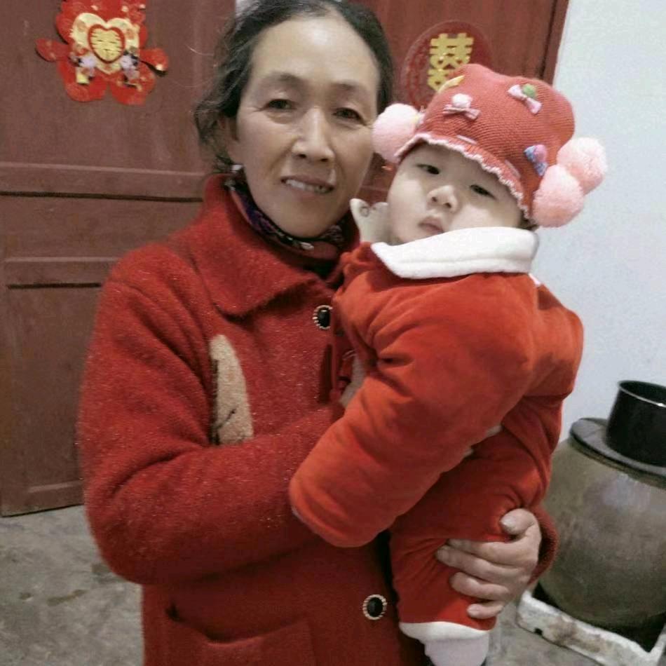 落雁火石村，罗大姐