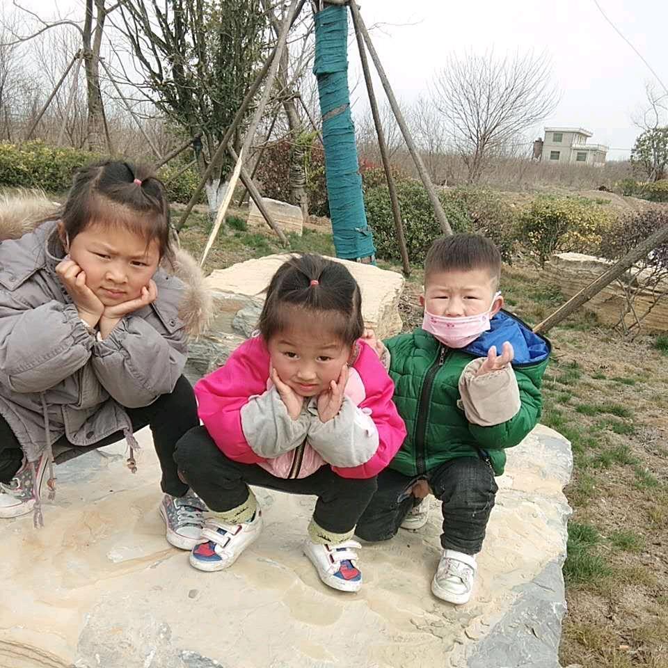 两个小棉袄一个皮夹克