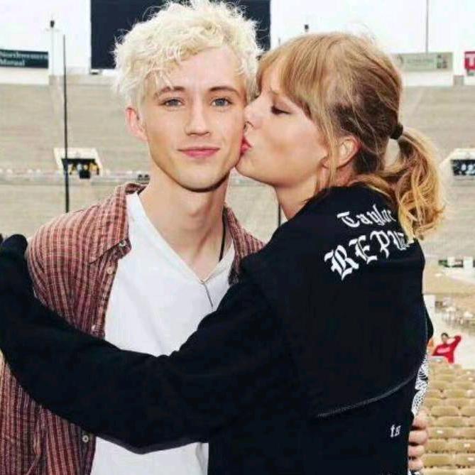 放生的三文鱼🅴