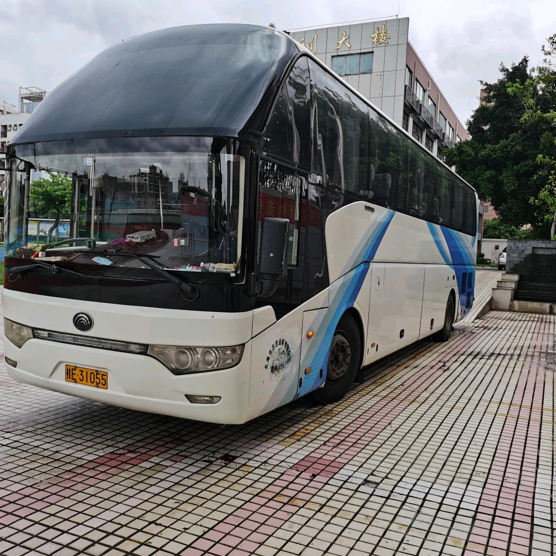 杨，专业租车深圳。你需要大巴车的联系