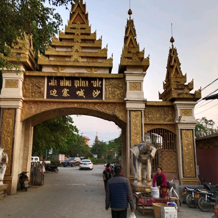 追光的人，总会光芒万丈