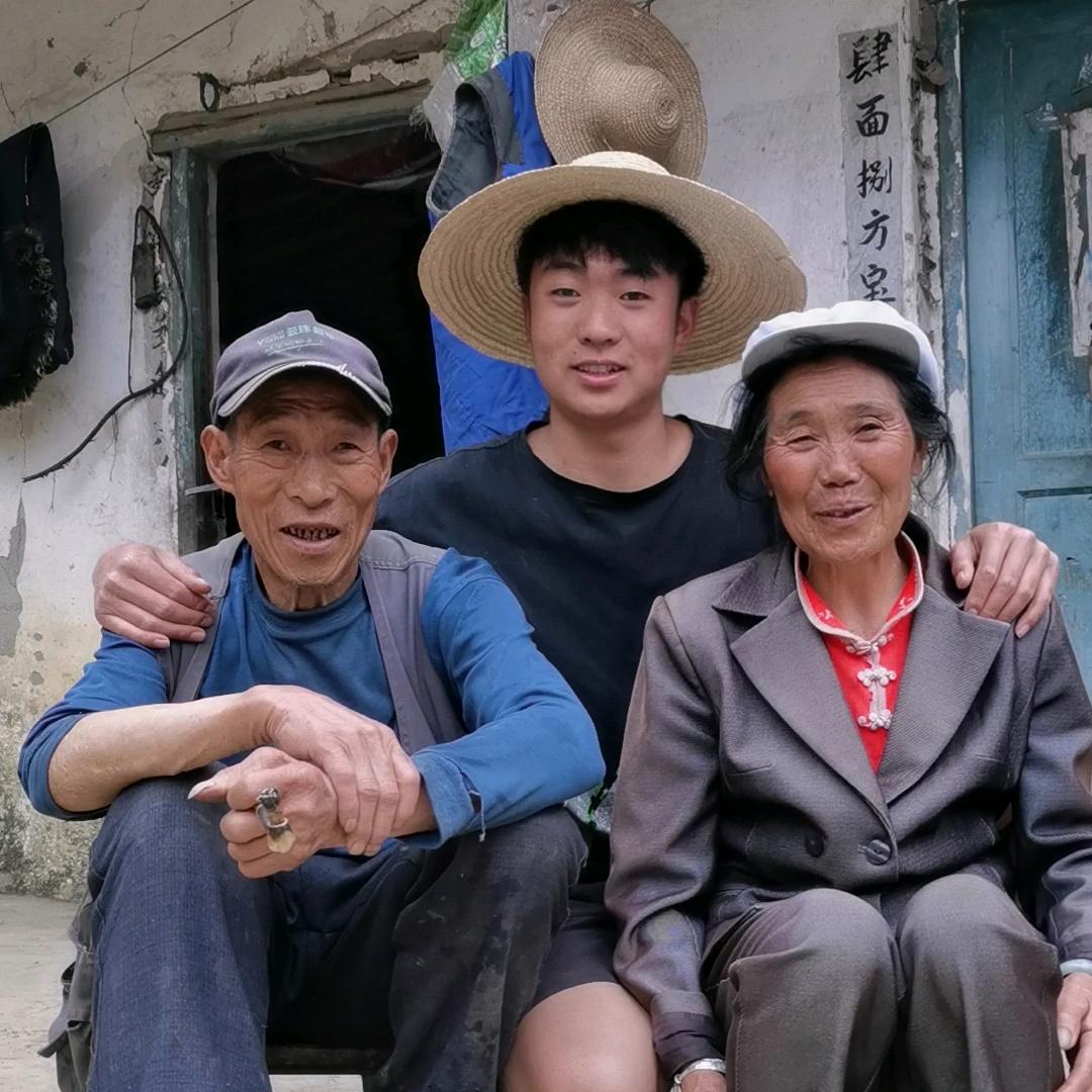 一家农人.小勇