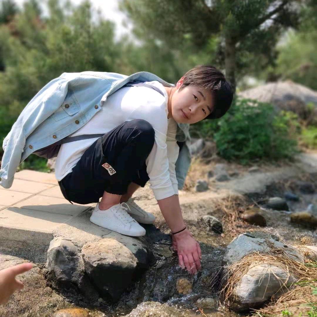 设计师吕颜