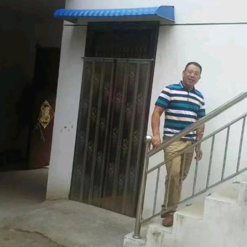 《李》