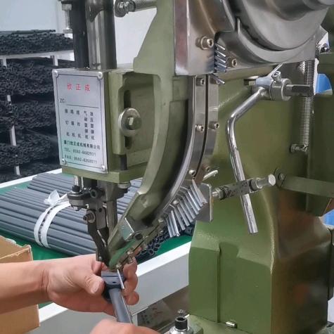 欣正成（铆钉机、铆钉生产厂家）