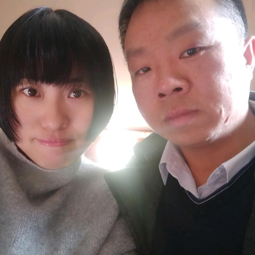 轻风掠过的湖面_