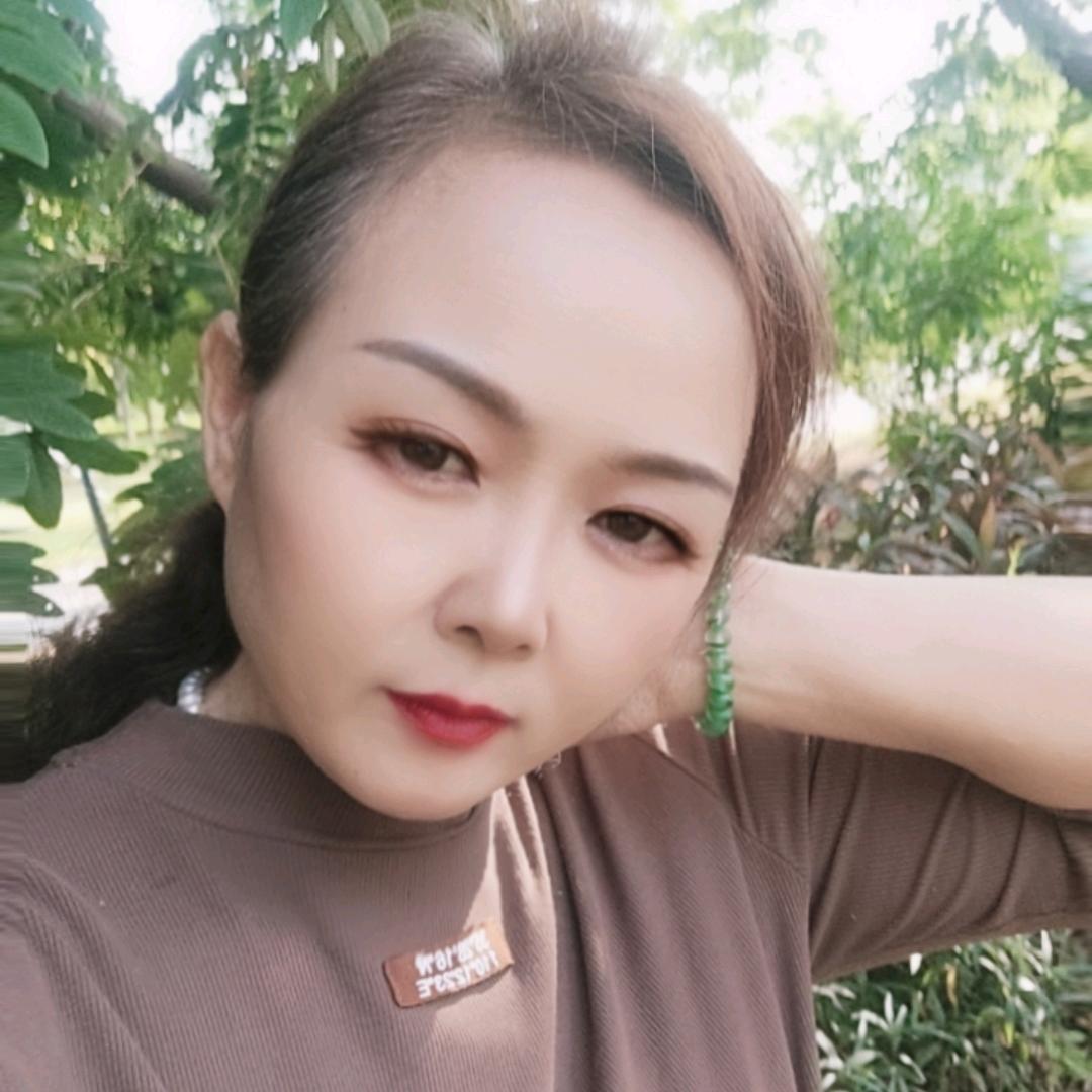 月美头像