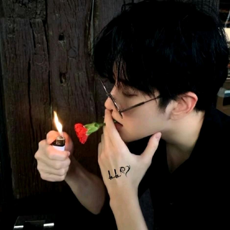 村东头那小伙