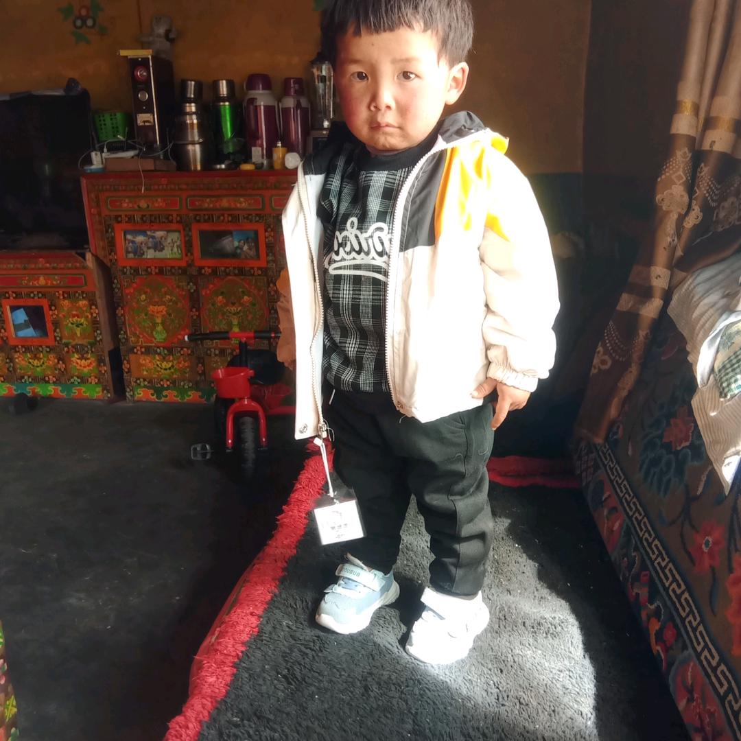 西藏男孩儿
