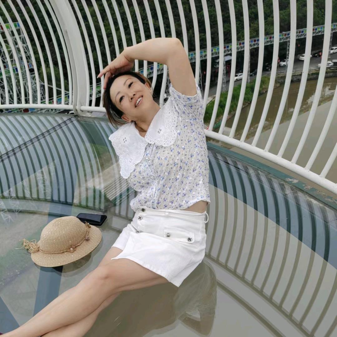 爱唱歌爱跳舞的我