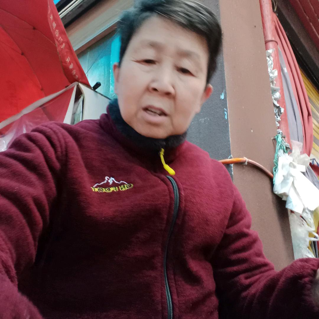 何姐