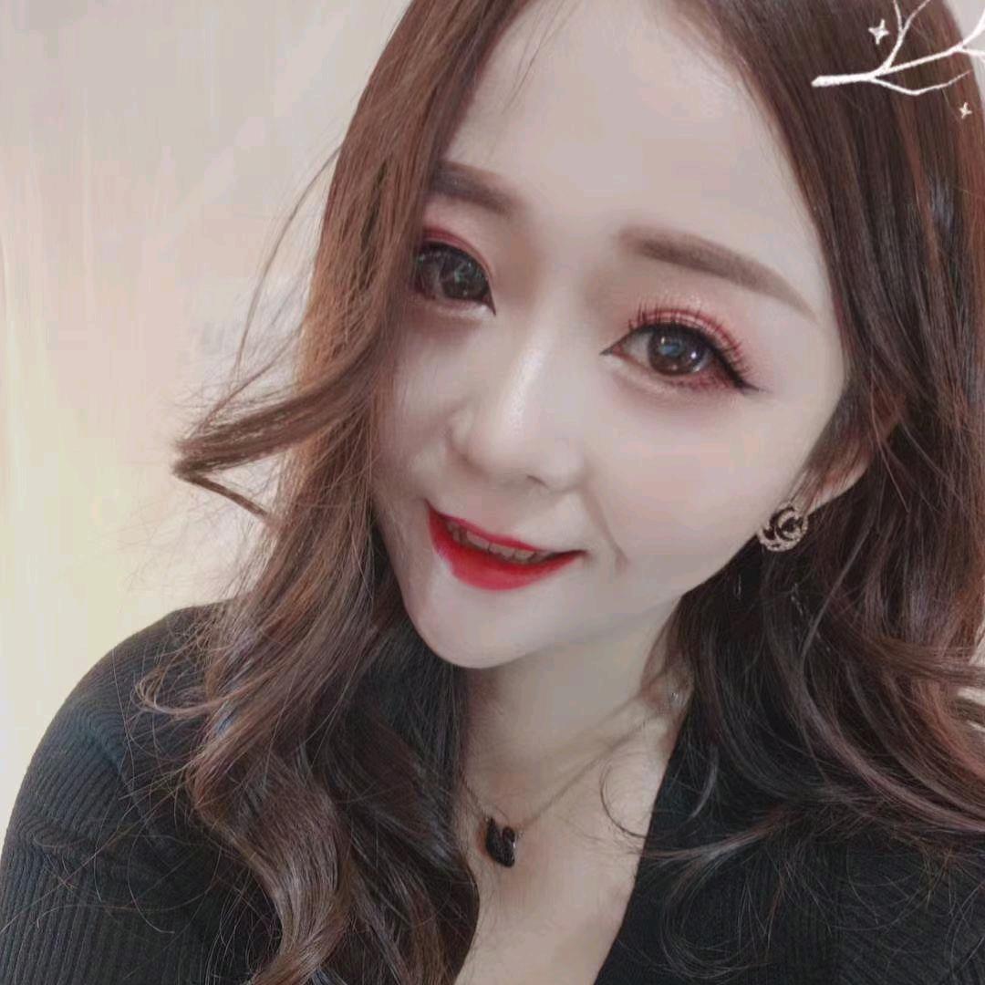 会纹绣的化妆师萌萌