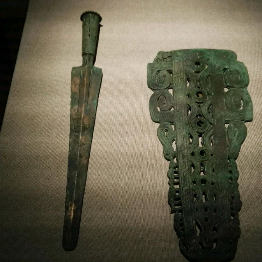 冬天的太阳照雪地