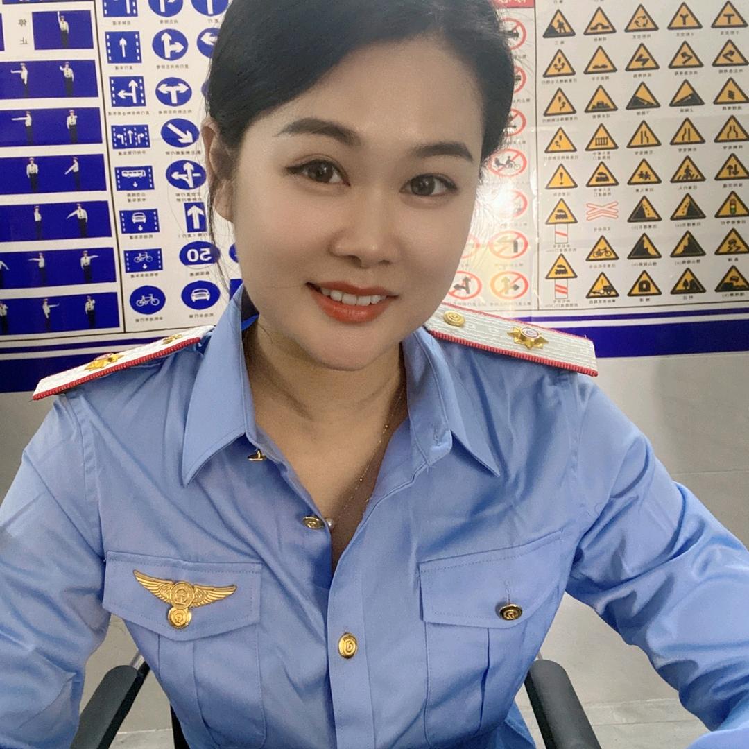 考官阿妹（秋总本人）