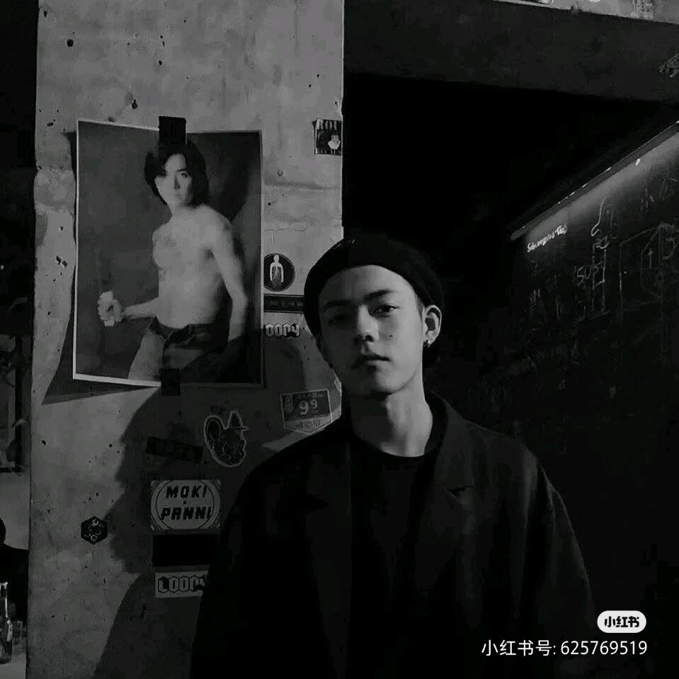 山月.