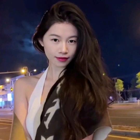 三妹是单眼皮