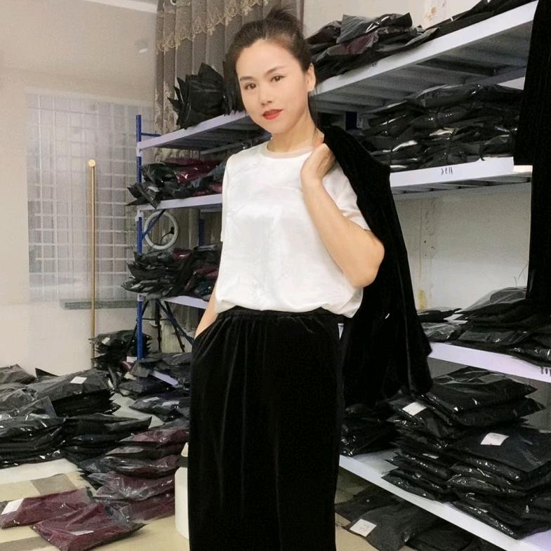 伊丝嫚女装2号店