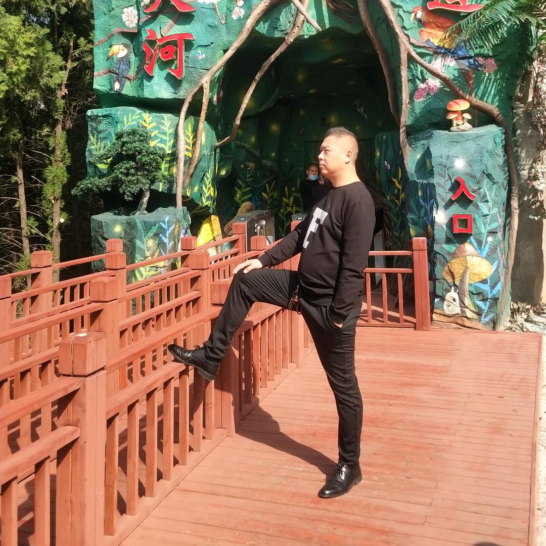 没有背景☞只有背影