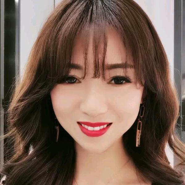 雪飞  （沿河佳人苑、ＩAM27女装）