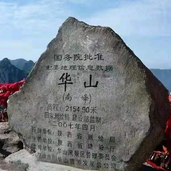 蓝田日暖玉升烟