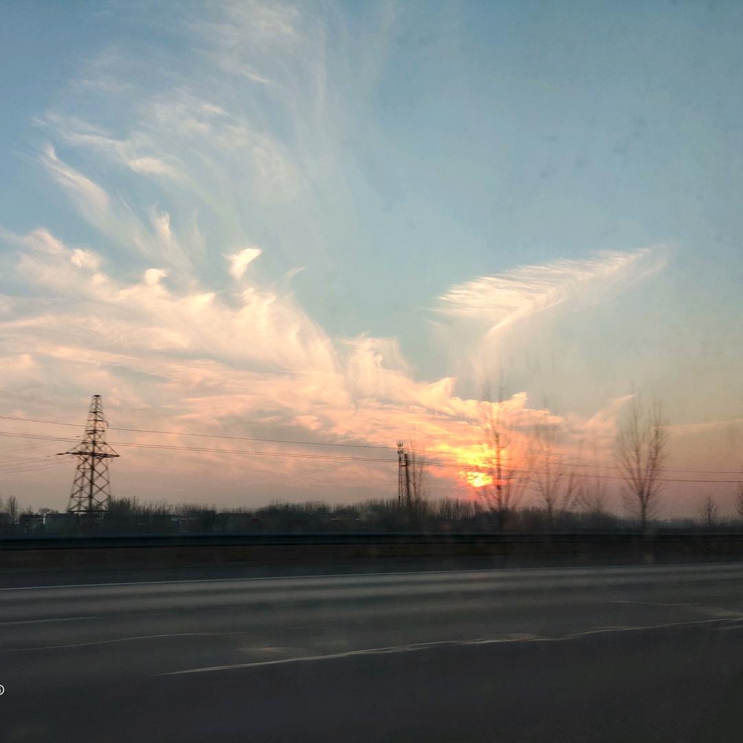 嘟着嘴卖萌ớ ₃ờ