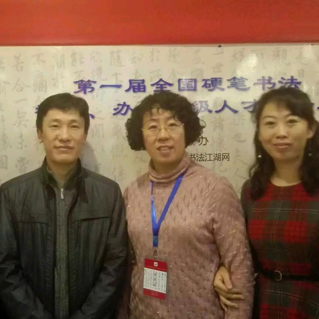 曲艺老师写字教学
