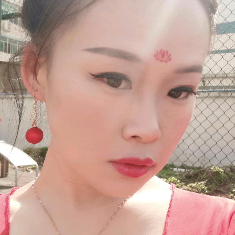 ╰つ゛ 无名小姐