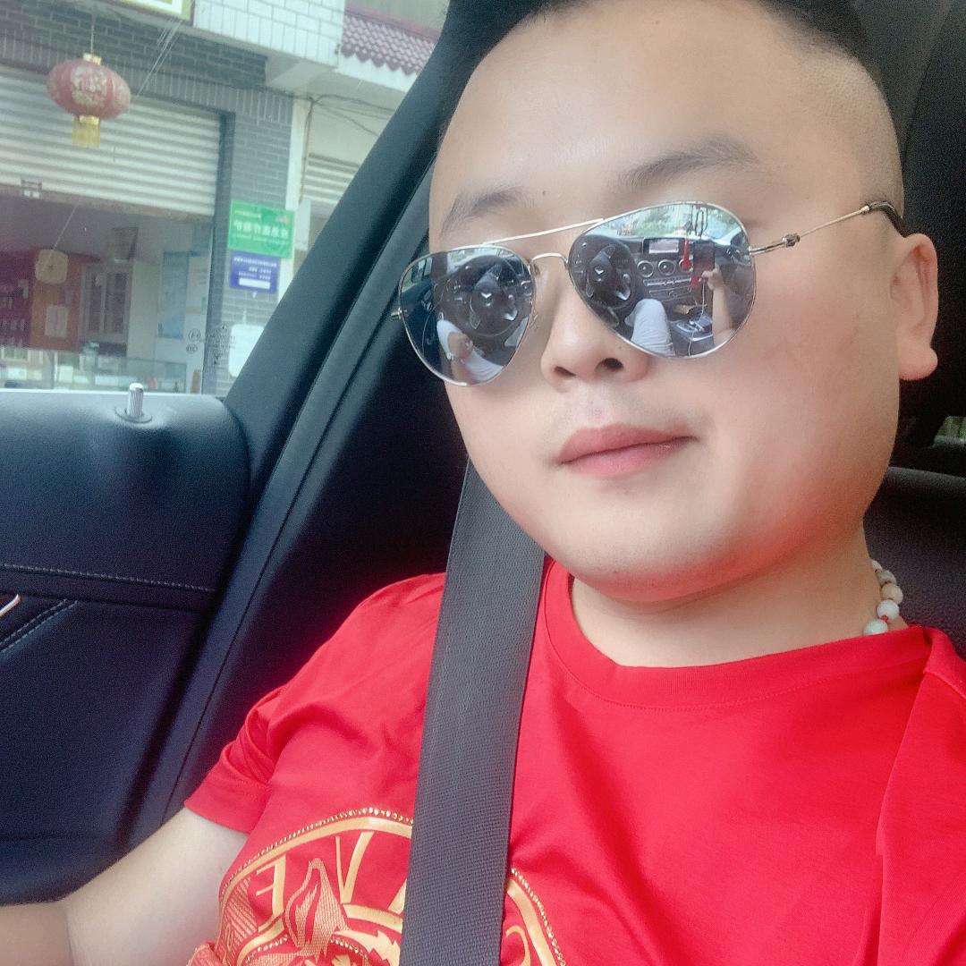 阿杨。