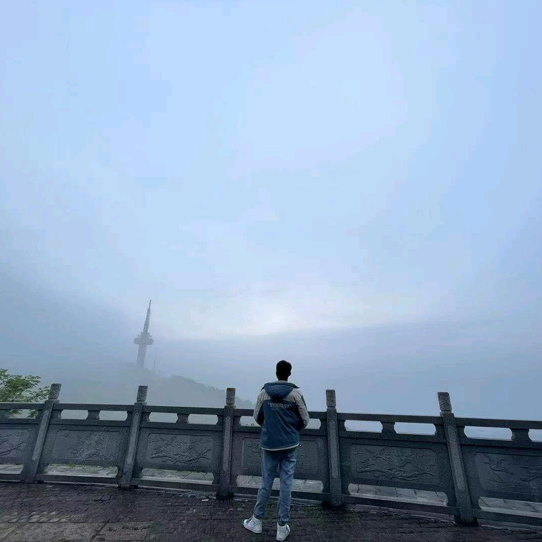 深拥明天