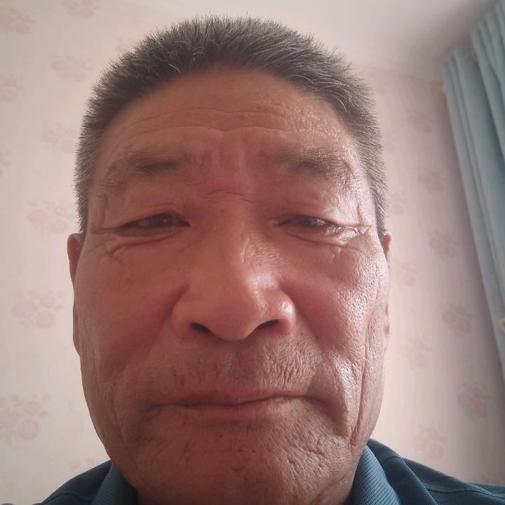 赶时尚的小老头