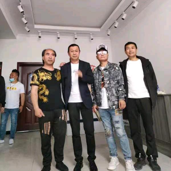 三疯哥，舞蹈团队，