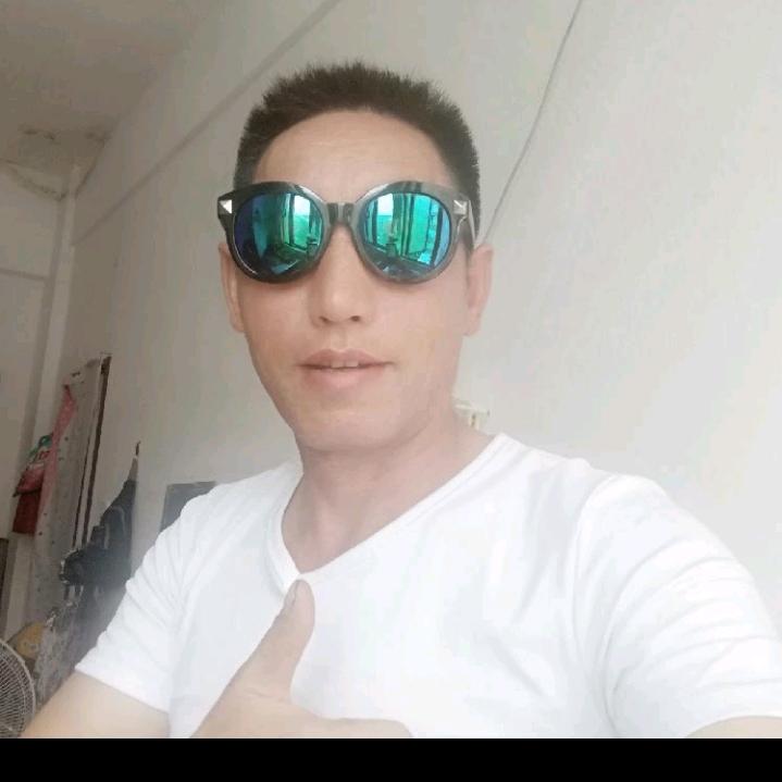 微微一笑。