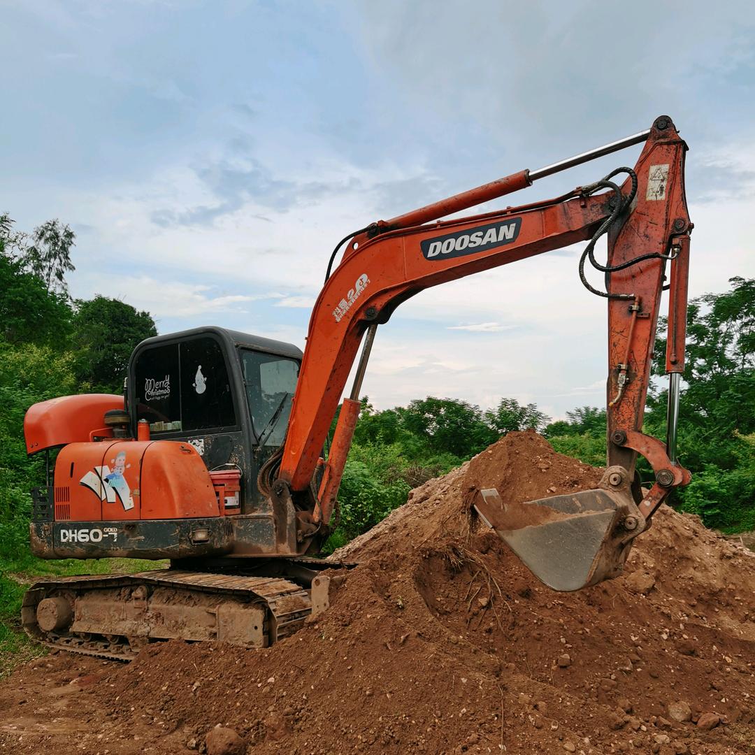 土方挖机机械工程