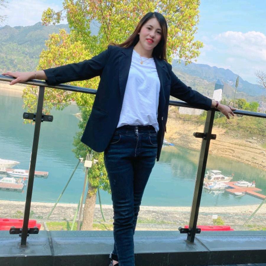 我是一个阳光快乐的女人