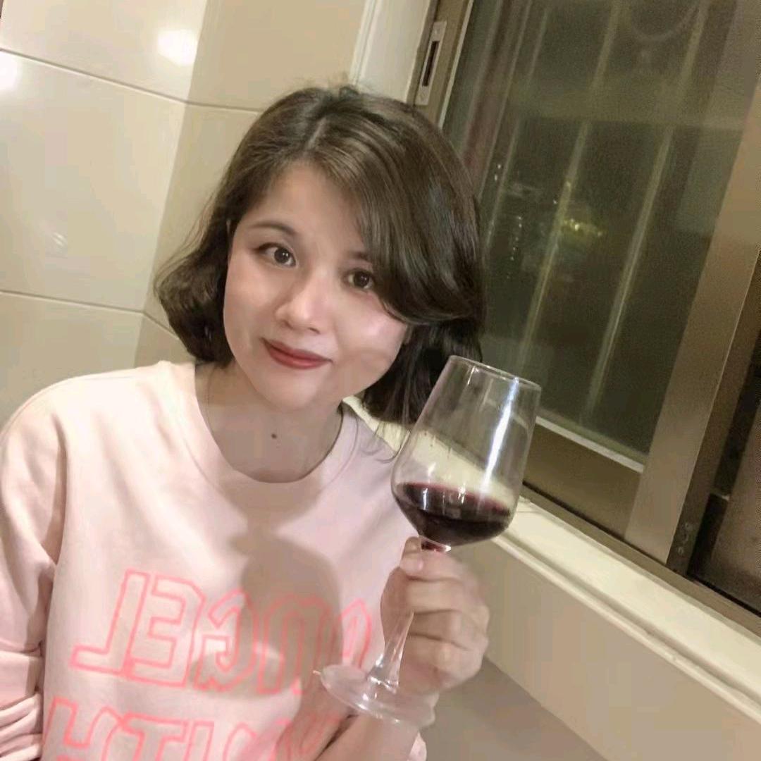 🍓爱美食的敏少女