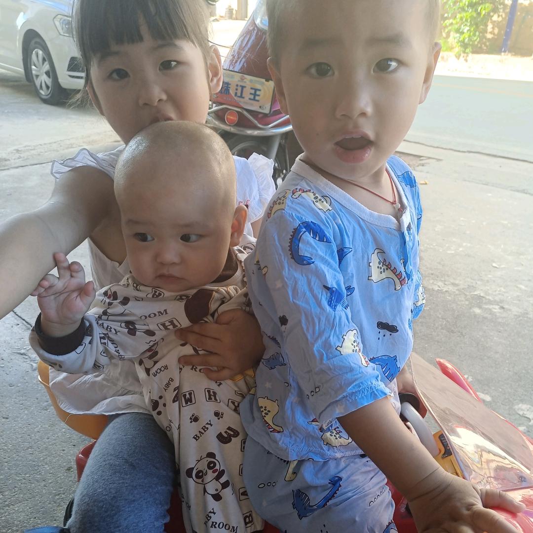 小小妞