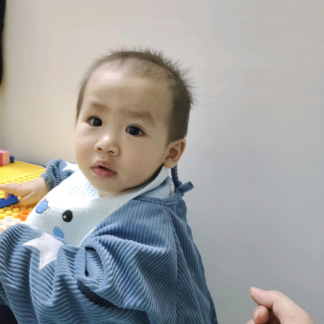 英珵头像