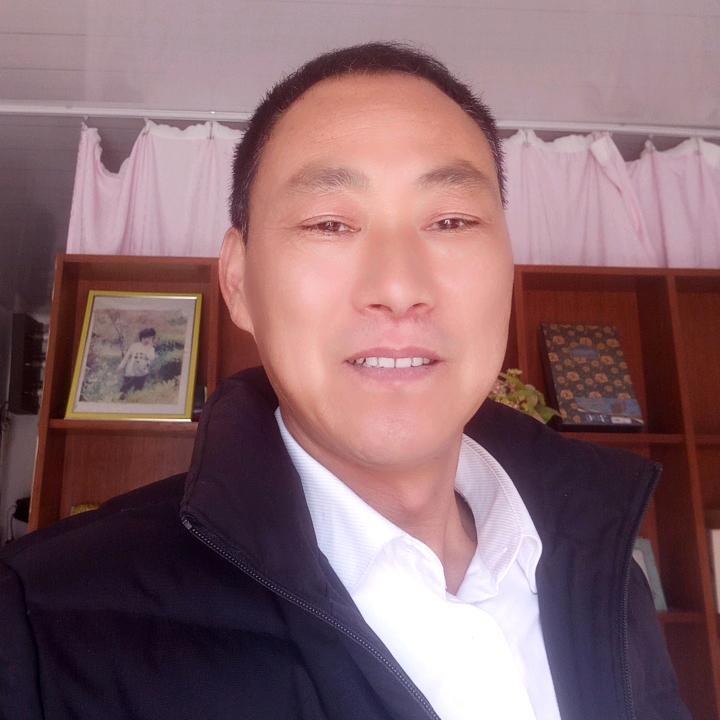 吴本宏，开客车人