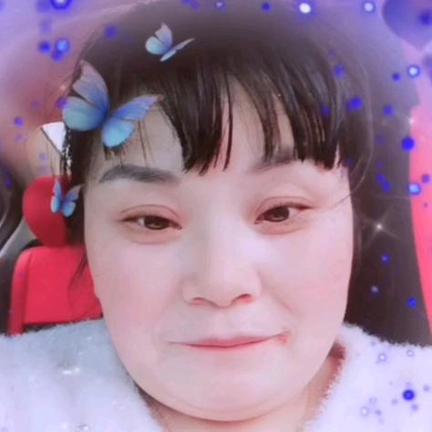 水中的白莲花