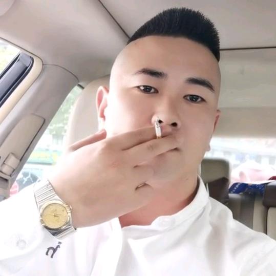 张〈奋斗青年〉