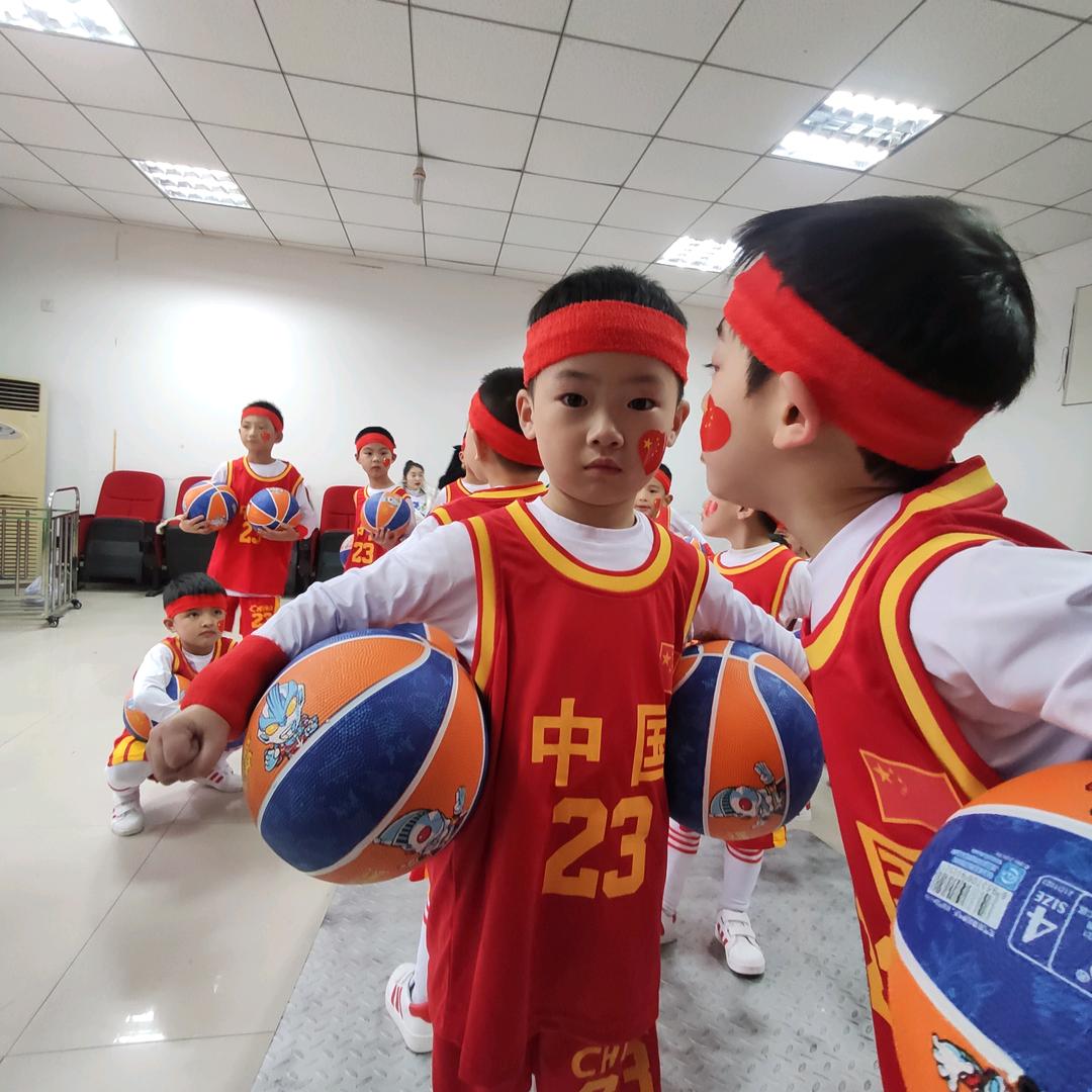 巴中莱茵篮球苹果哥哥