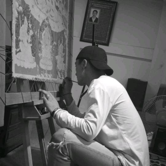 画廊里的男孩