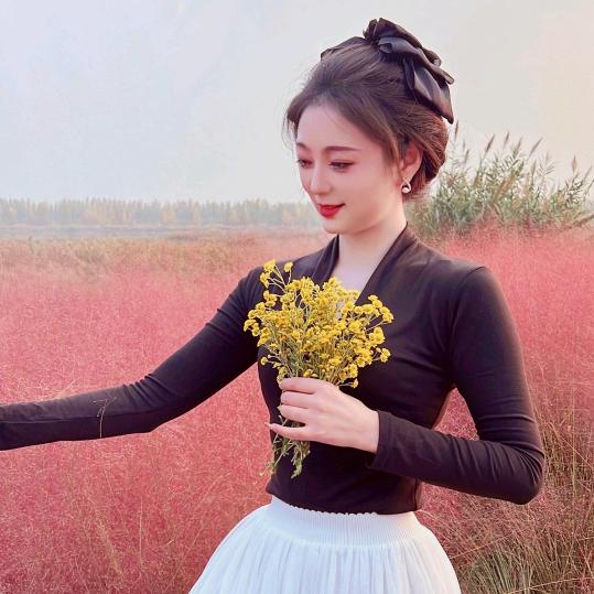 爱跳舞💃的 莉